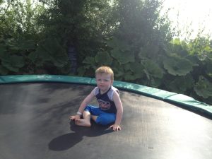 Lenny op de trampoline