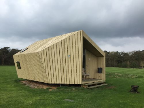 De luxe Trek-in trekkershutten staan op een mooi veld!