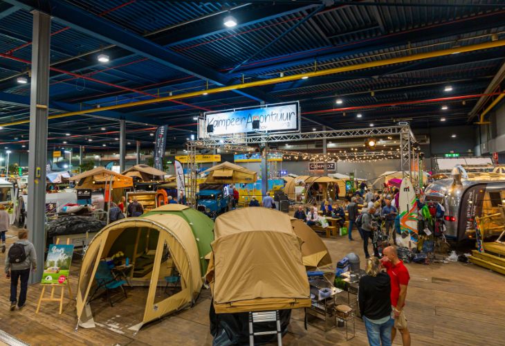 Op de kampeerbeurs utrecht vind je hallen vol met kampeermiddelen