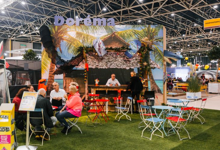 Foodtrucks en terrassen op de kampeer en caravan jaarbeurs utrecht