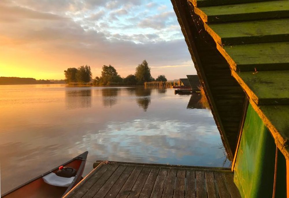 Wakker worden op een kampeer vlot