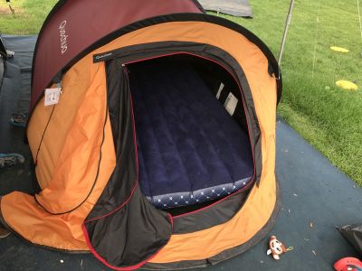 Twee persoons tentje met luchtbed