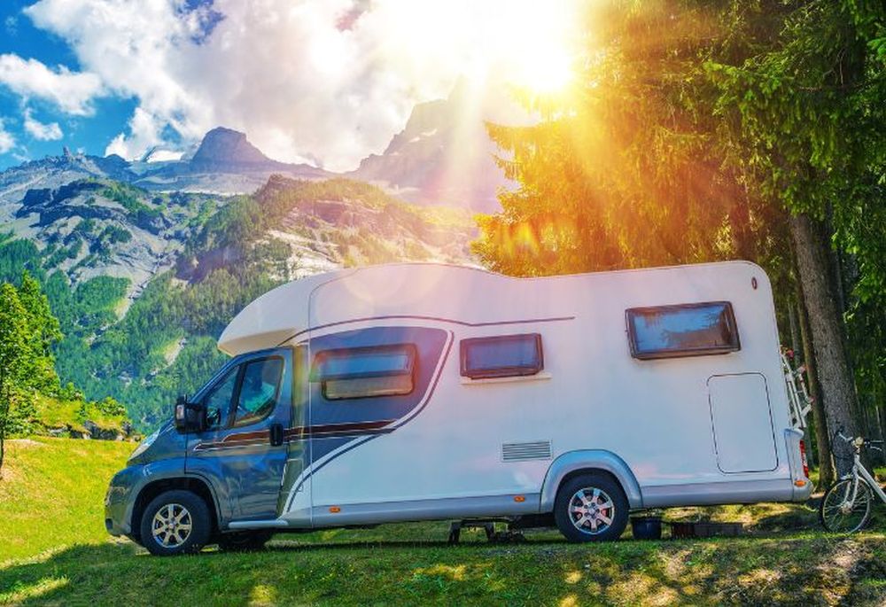 Camper in Zwitserse Alpen