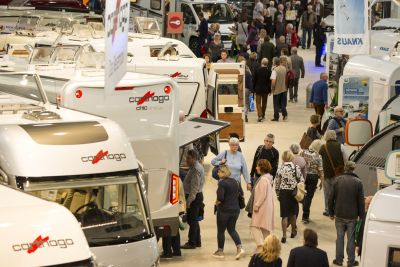 Veel mensen kijken naar campers op de Kampeerbeurs Utrecht 2018