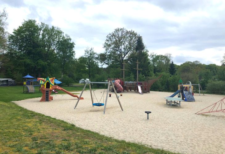 Speeltuin op de camping witterzomer