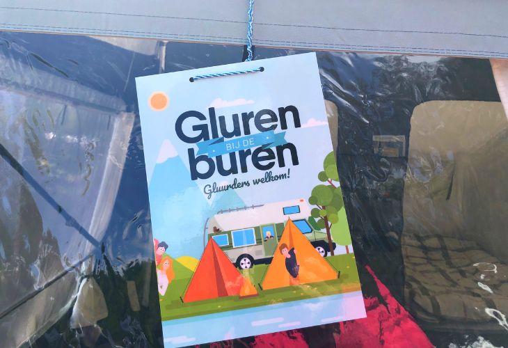 gluren bij de buren
