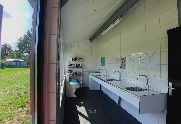 Afwas toiletgebouw