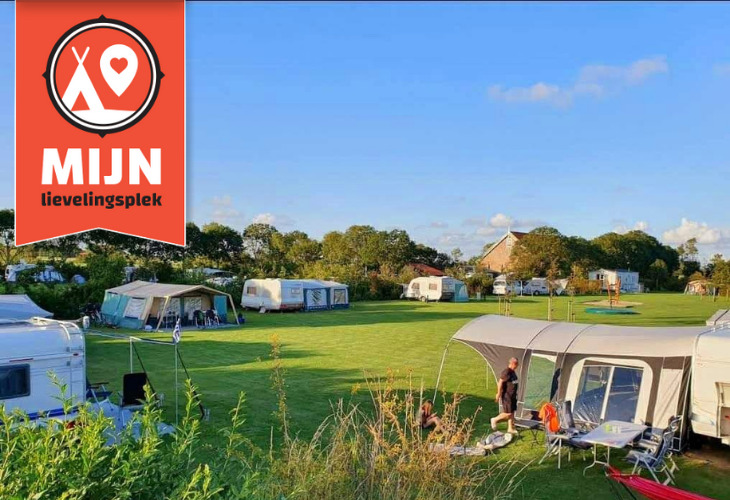 Mijn lievelingsplek camping overzicht blauwe lucht