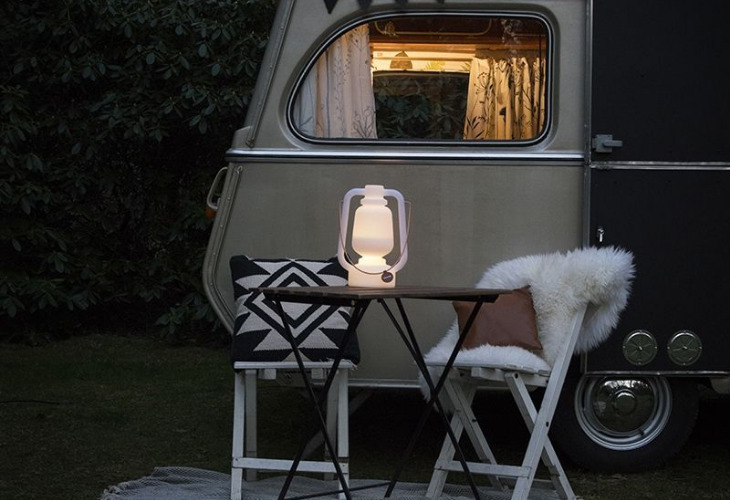 Kleur op de camping Caravanity stormlamp