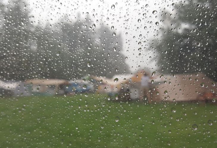 regen camping kamperen slecht weer