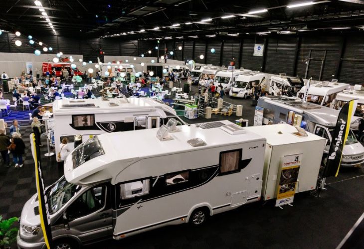 Je kunt zes hallen met nieuwe en tweedehands campers bekijken op de Camperbeurs Hardenberg