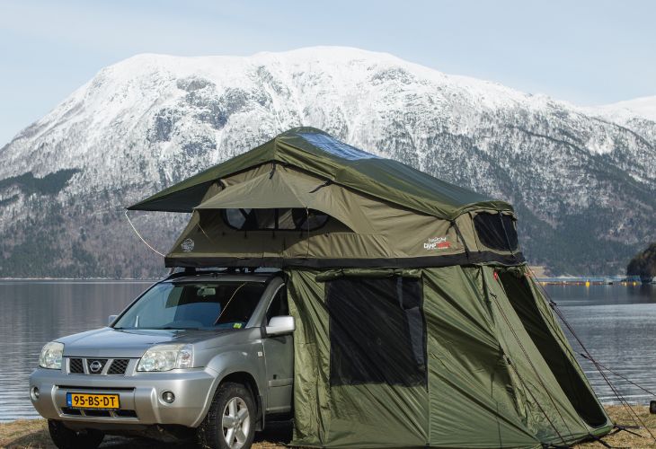 Daktent bij meer