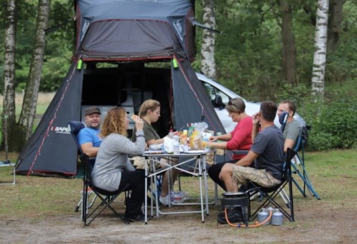 Ontbijten daktentfestival