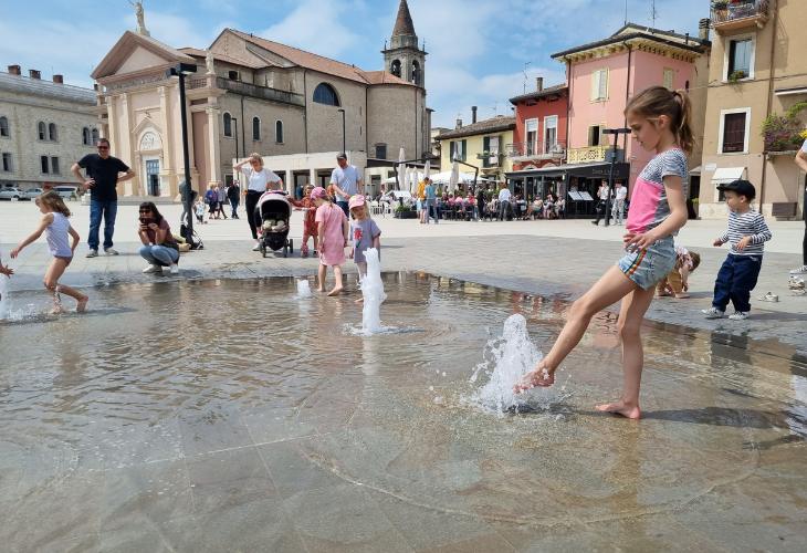 Peschiera del Garda Fontein spelen