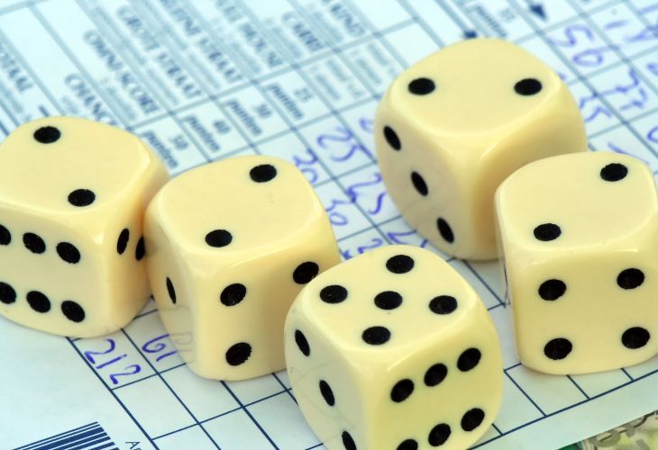 Yahtzee spelletjes voor regenachtige dagen op de camping 