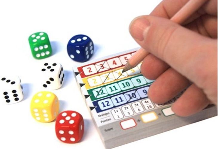 Qwixx spelletjes voor regenachtige dagen op de camping 