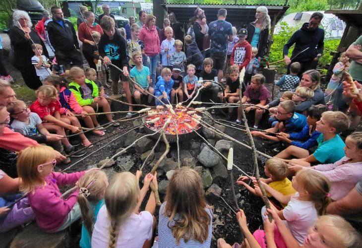 Broodjes bakken camping Zwinderen zomervakantie