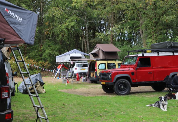 Daktentfestival 2024 Daktenten op auto´s op camping 