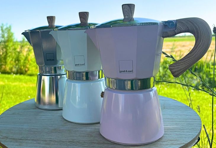 kerst kamperen vrouw roze percolator perculator espressopotje mokkapotje